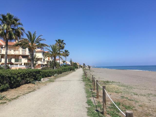 Apartamento 60 m2 en la playa Torre de Benagalbon Exterior foto